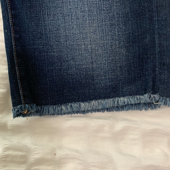 Lucky Brand Bermuda short. Blue. Size 8/29. Lightly worn (maybe twice) - Picture 3 of 4